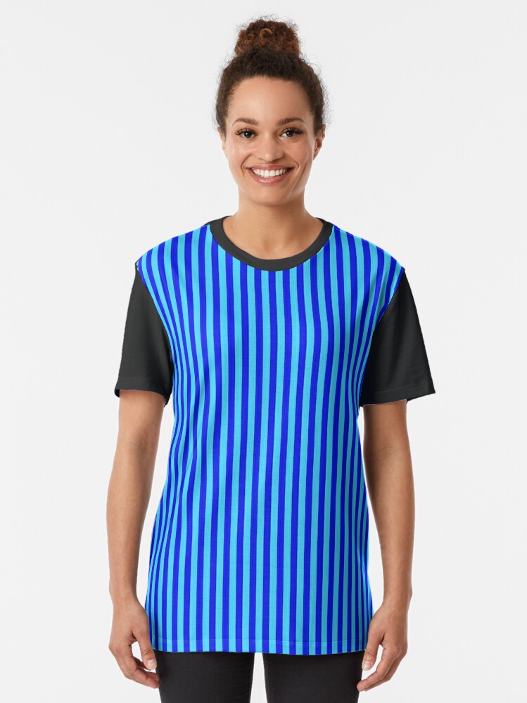 Camiseta «Vestido de rayas verticales azul llamativo» de deanworld |  Redbubble