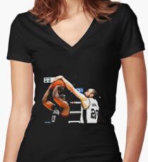 Manu Ginobili Tailliertes T-Shirt mit V-Ausschnitt