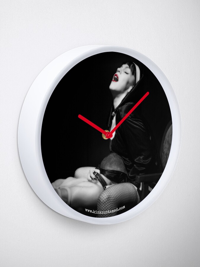 Alternate view of Closer To God (John 6:56) Clock