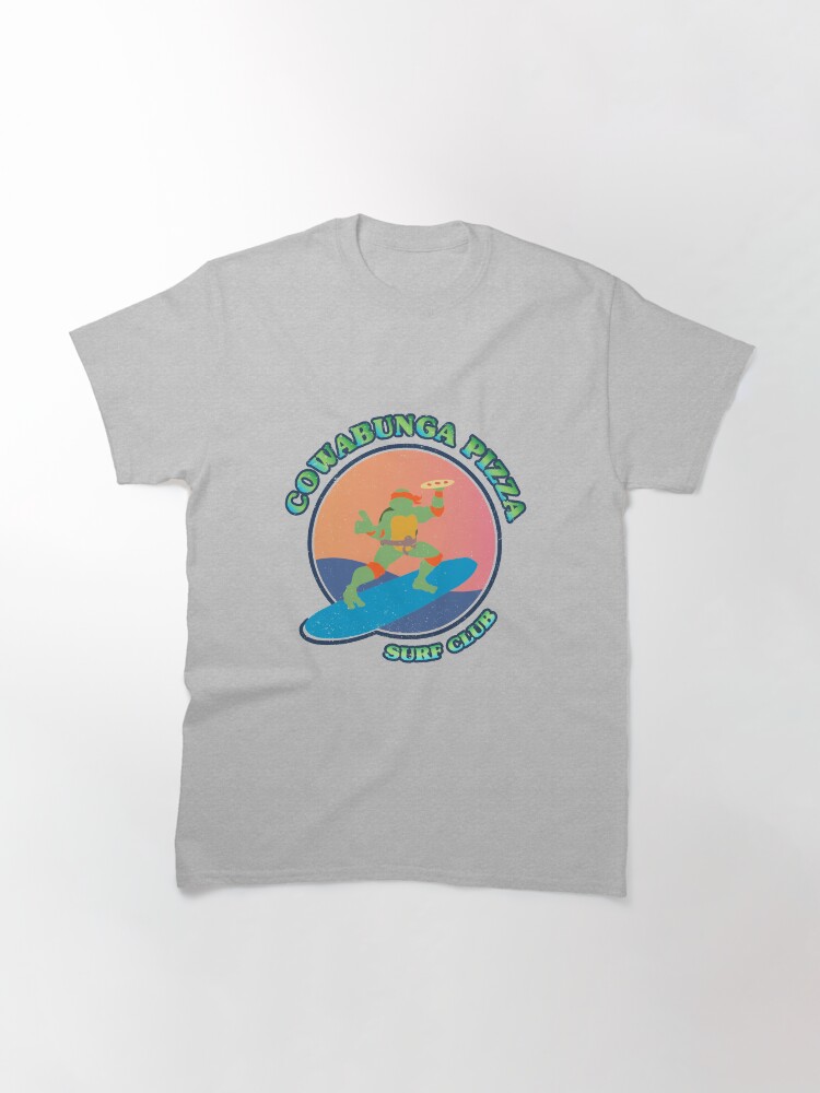 Vista alternativa de Camiseta clásica COWABUNGA PIZZA SURF CLUB