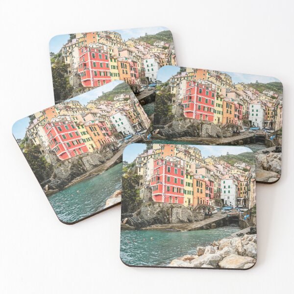 Aperçu de l'œuvre Classique Riomaggiore Cinque Terre Italie créée et vendue par PhotoArt by Joan Carroll.