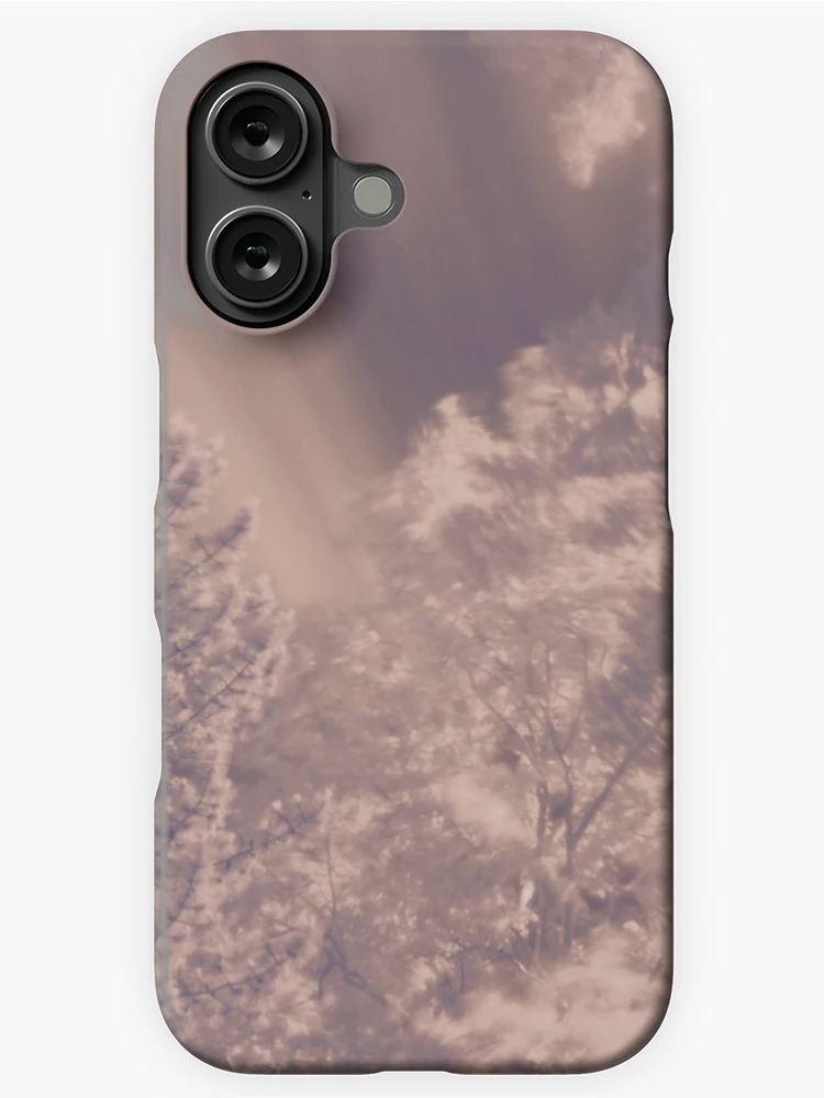 Aperçu 1 sur 4. Coque iPhone avec l'œuvre Arbres infrarouges créée et vendue par Shellyrew.