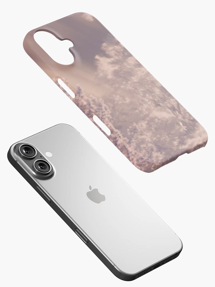 Aperçu 2 sur 4. Coque iPhone avec l'œuvre Arbres infrarouges créée et vendue par Shellyrew.