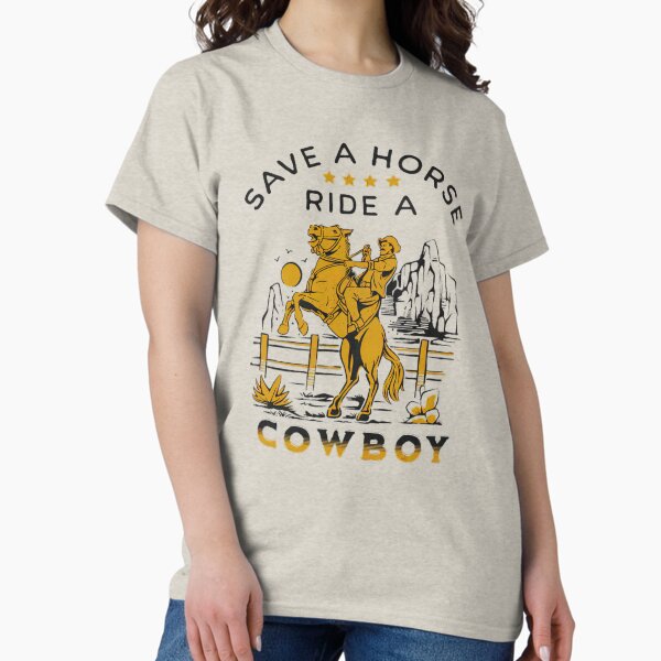 Aperçu de l'œuvre Sauvez une balade à cheval Une chemise de cowboy, vintage, Rétro créée et vendue par graphic-genie.