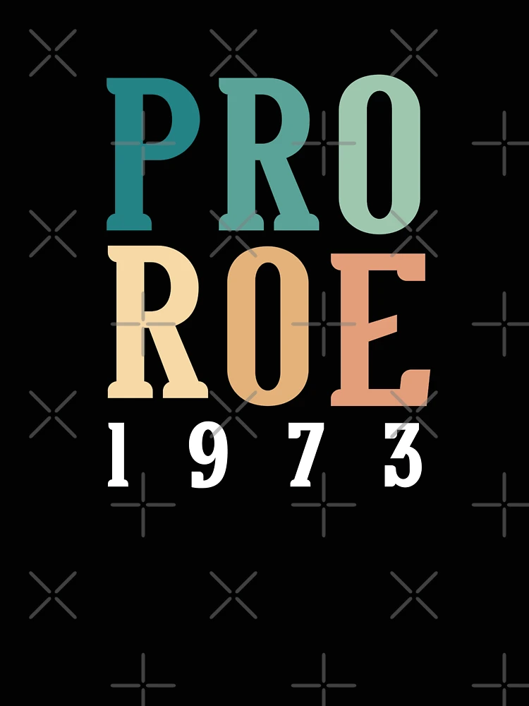 Aperçu 4 sur 4. T-shirt décontracté avec l'œuvre Pro Roe créée et vendue par Kiki Art.