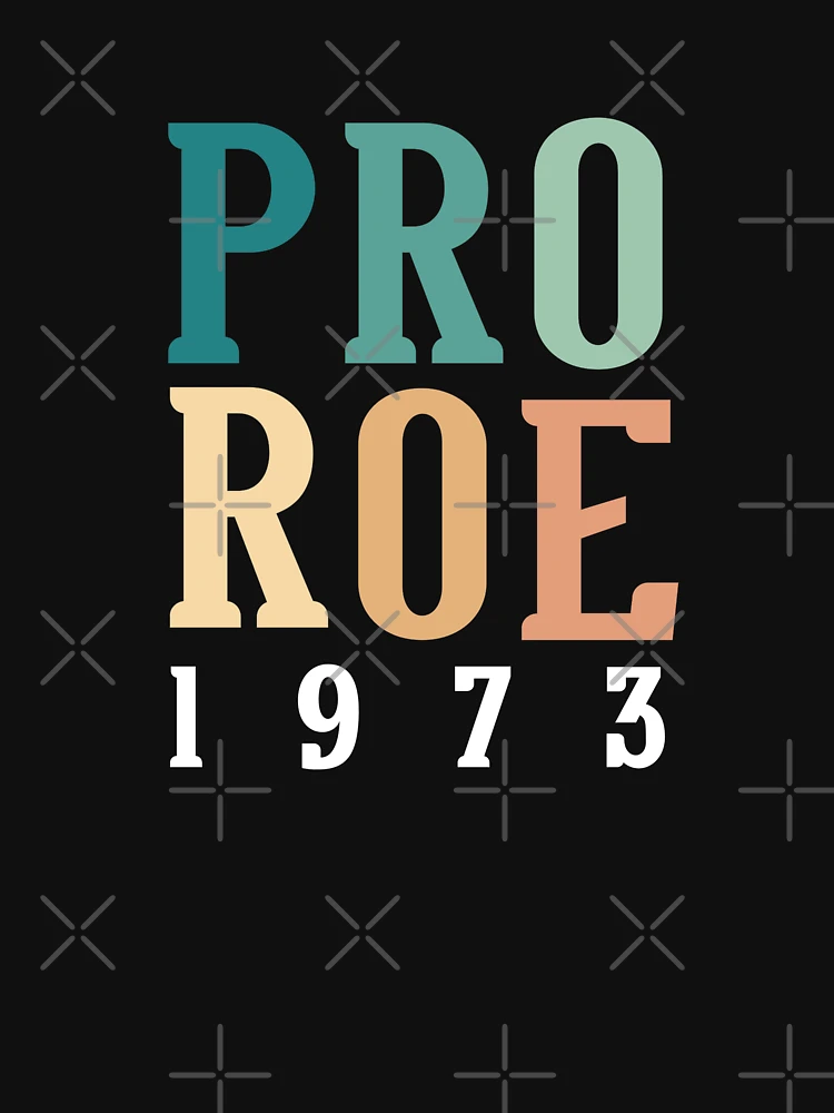 Aperçu 7 sur 7. T-shirt essentiel avec l'œuvre Pro Roe créée et vendue par Kiki Art.