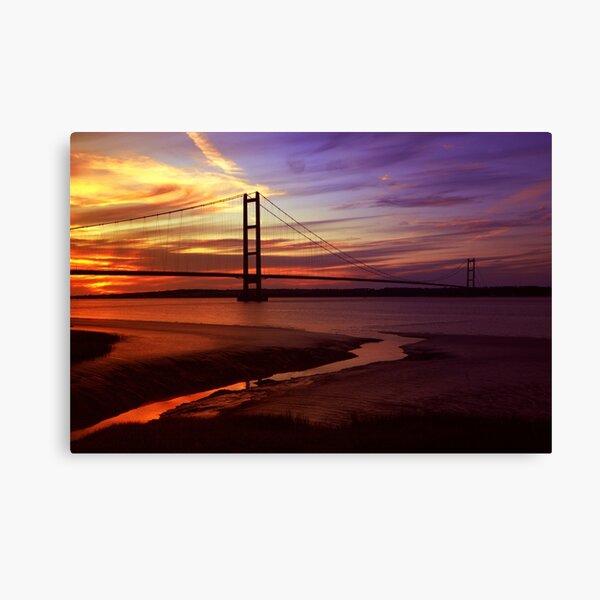 Atardecer naranja rojo brillante detrás de una silueta del puente colgante de Humber Lienzo
