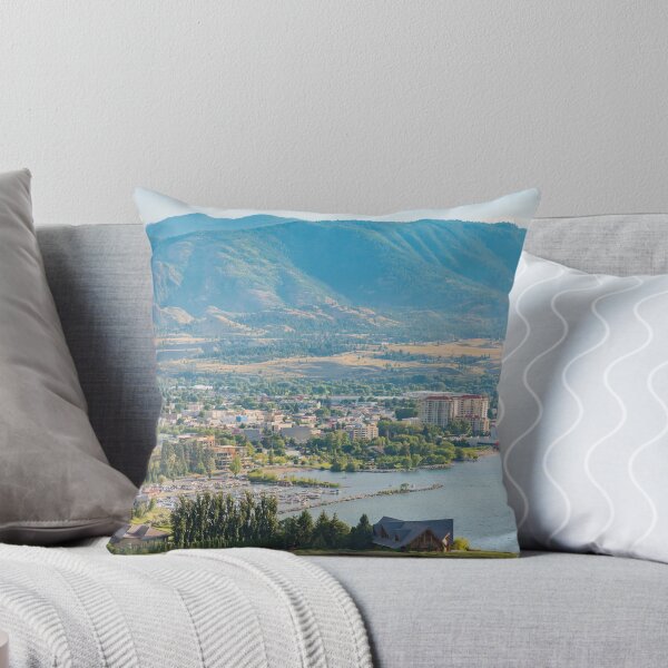 Artikelvorschau, Penticton British Columbia malerische Aussicht im Sommer entworfen und verkauft von Amy Mitchell.