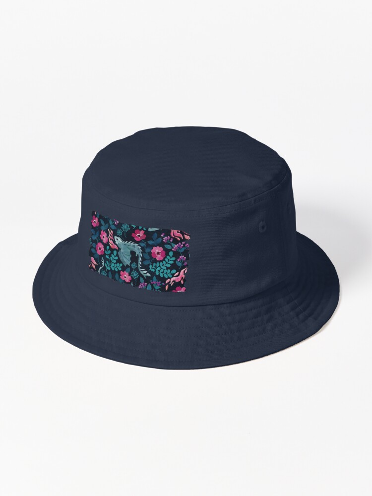 Aperçu 1 sur 6. Bob avec l'œuvre Motif floral de dragons dans des tons de bijoux sombres créée et vendue par adenaJ.