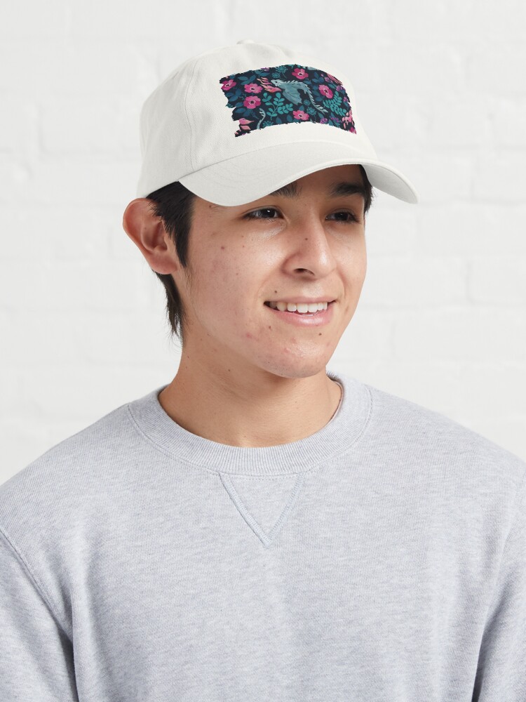 Aperçu 3 sur 7. Casquette avec l'œuvre Motif floral de dragons dans des tons de bijoux sombres créée et vendue par adenaJ.