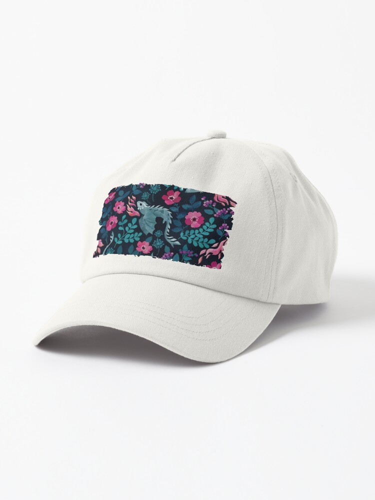 Aperçu 1 sur 7. Casquette avec l'œuvre Motif floral de dragons dans des tons de bijoux sombres créée et vendue par adenaJ.