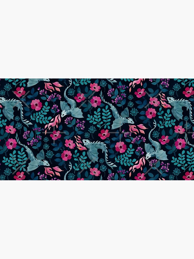 Aperçu 5 sur 5. Tapis de souris avec l'œuvre Motif floral de dragons dans des tons de bijoux sombres créée et vendue par adenaJ.