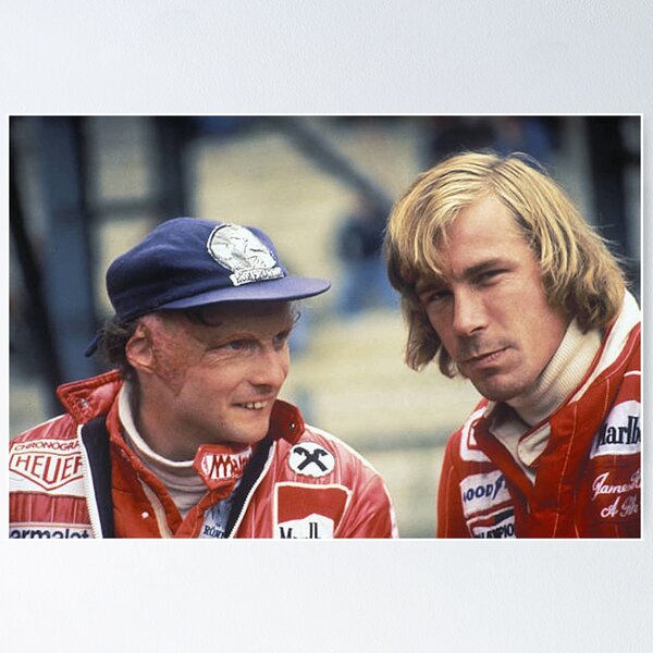 Artikel-Vorschau von Niki Lauda James Hunt Rivalität Ferrari F1 Poster, designt und verkauft von F1 PhotoStop.