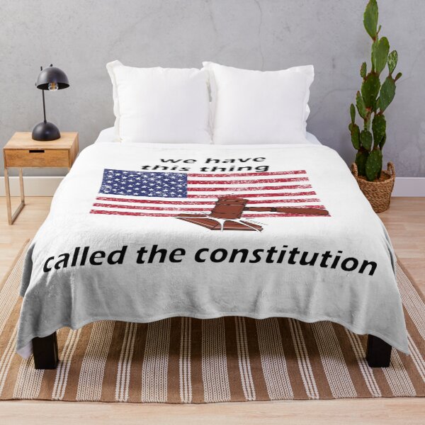 Aperçu de l'œuvre t- shirtwe have this thing called the constitution T-shirt essentiel créée et vendue par Artiste_Design Shop.