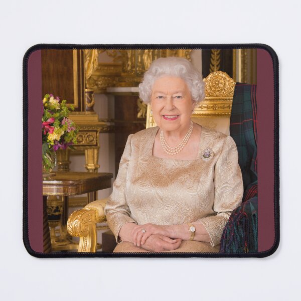 Aperçu de l'œuvre Broche militaire de la reine Elizabeth II créée et vendue par TorontoMac.
