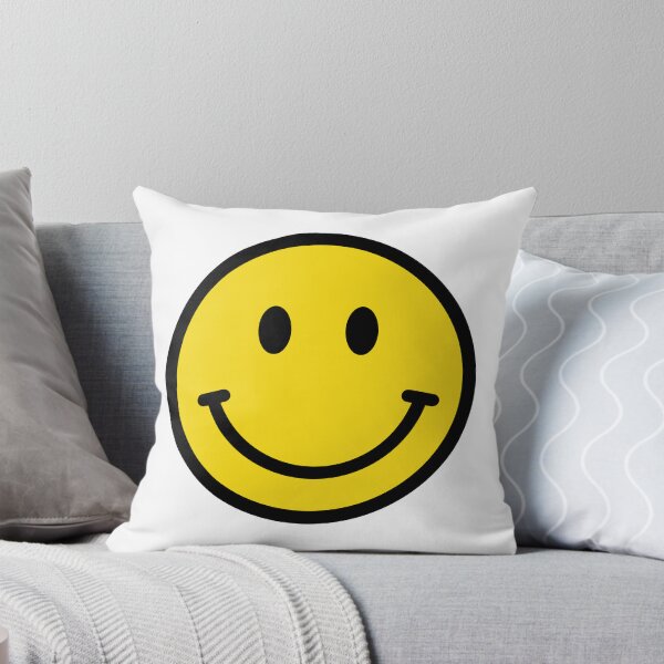 Artikel-Vorschau von Happy Smile Face klassischer gelber Aufkleber, designt und verkauft von Katie  Regan.