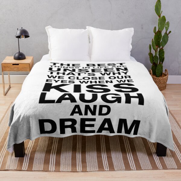 Aperçu de l'œuvre Baiser rire et rêver créée et vendue par 4clothingforyou.
