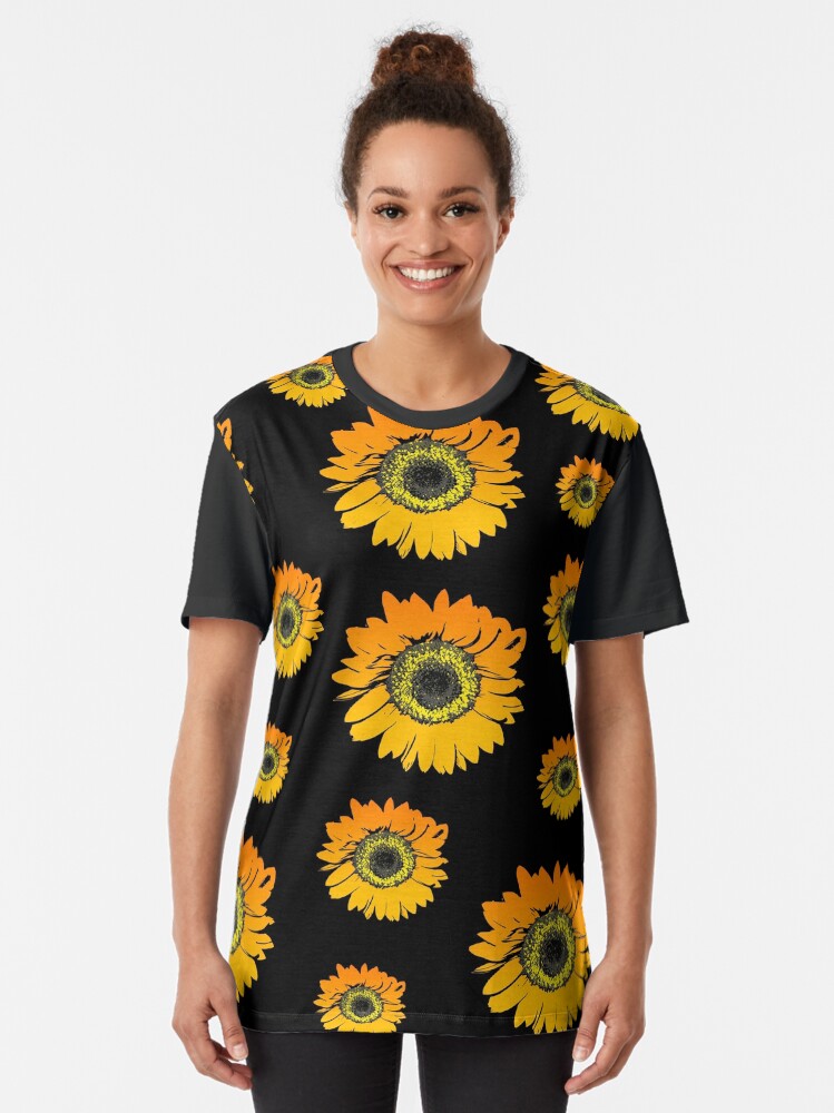 blusa negra con girasoles