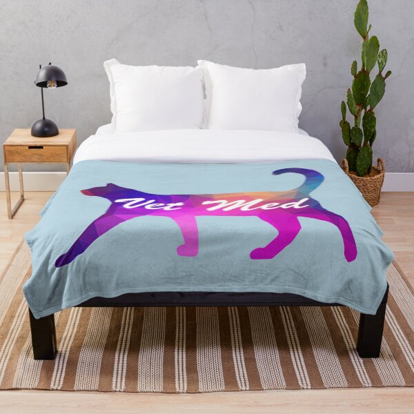 Artikelvorschau, Vet Med (Katze im Mosaik und blauem Hintergrund) entworfen und verkauft von STEMphrases.