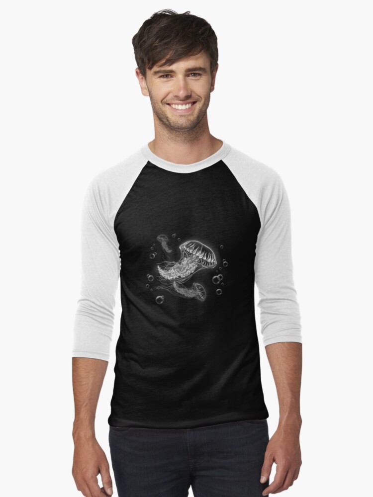 Imagen 1 de 3, Camiseta ¾ estilo béisbol con la obra Medusas - Lineart blanco sobre negro, diseñada y vendida por SuspendedDreams.