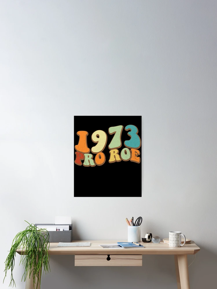 Aperçu 2 sur 3. Poster avec l'œuvre Pro Roe 1973 Retro Roe V Wade Women's Rights Feminist Gear créée et vendue par DynamicDesign.