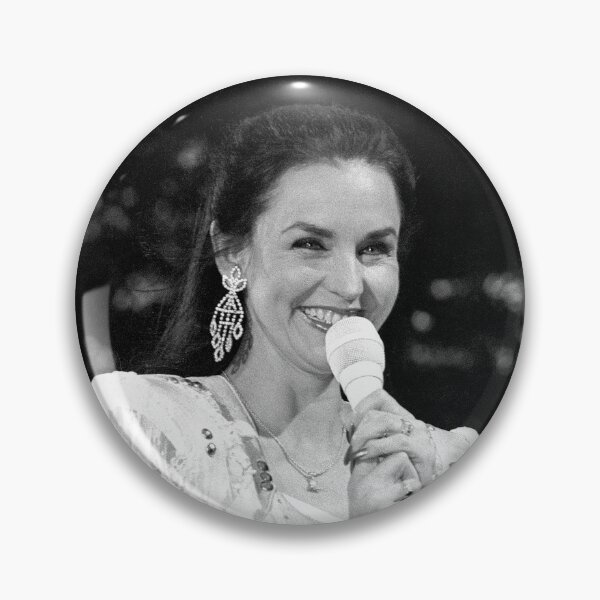 Item preview, Crystal Gayle - Fotografía en blanco y negro designed and sold by ConcertImages.