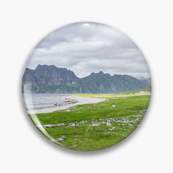 Artikelvorschau, Uttakleiv Dorf und Strand Lofoten Norwegen entworfen und verkauft von Land Voyagers.