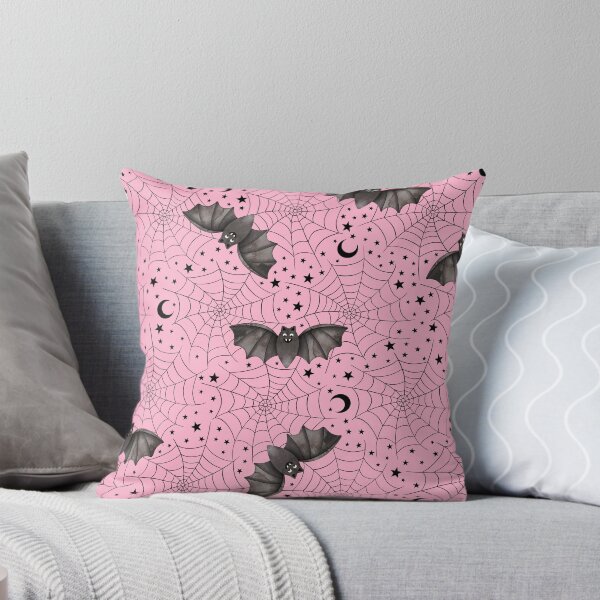 Aperçu de l'œuvre Toiles d'araignées et chauves-souris sur rose - Pastel Halloween créée et vendue par KConfetti.