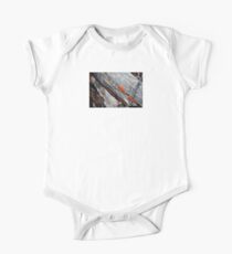 zwischen den Rissen Baby Body Kurzarm