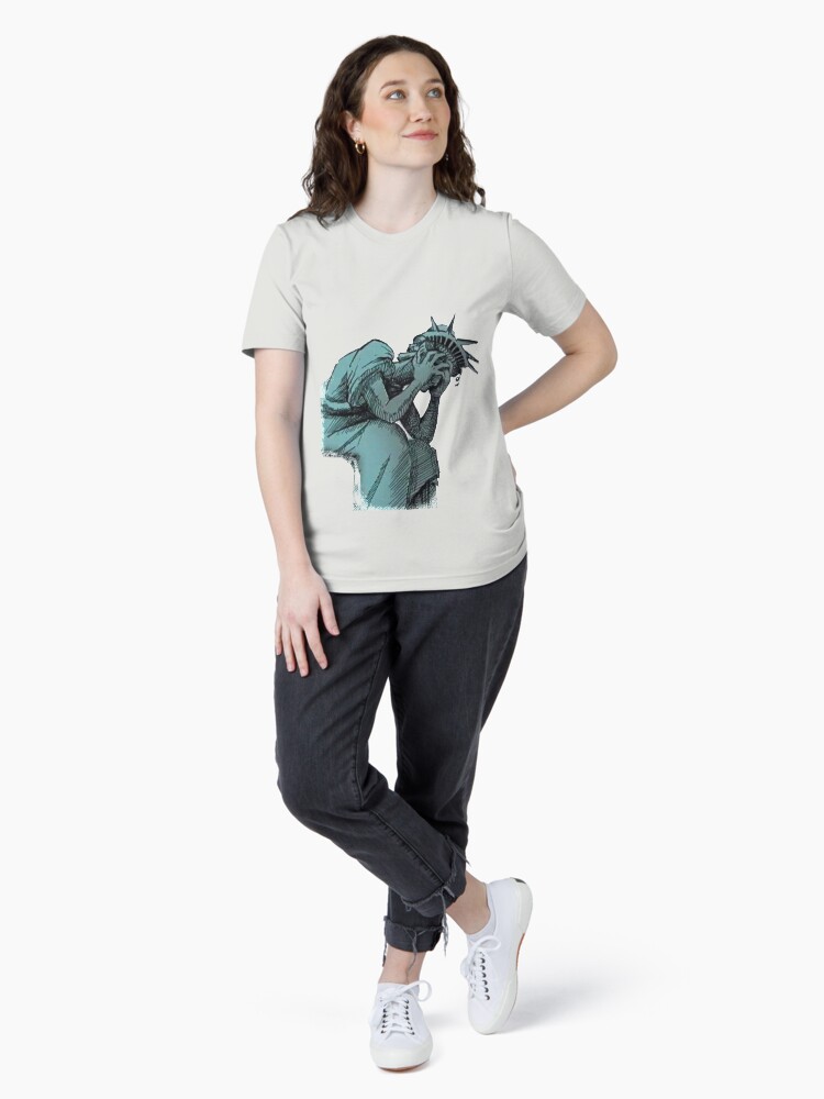 Thumbnail 4 von 7, Essential T-Shirt, Tränen der Freiheitsstatue designt und verkauft von TheBlankVerse.
