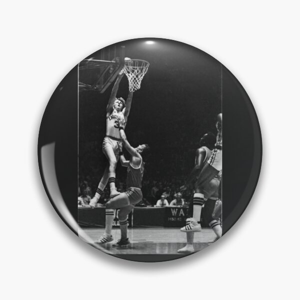 Aperçu de l'œuvre Larry Bird slam dunk T-S créée et vendue par lucolivej.