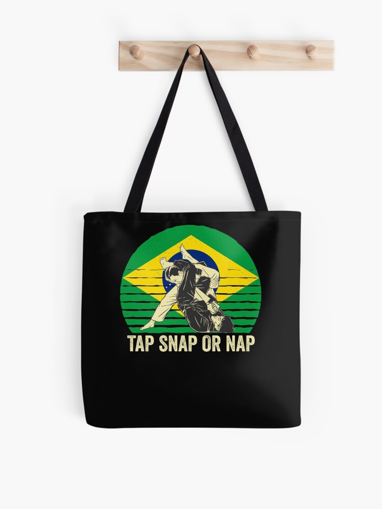 Aperçu 1 sur 2. Sac fourre-tout avec l'œuvre Tap Snap Or Nap - BJJ Brazilian Jiu Jitsu créée et vendue par Mc-R.