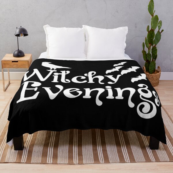 Artikelvorschau, Witchy Evenings Bats and Raven – Süße T-Shirt-Designs für verrückte Halloween-Enthusiasten entworfen und verkauft von Ridiculam Toga.