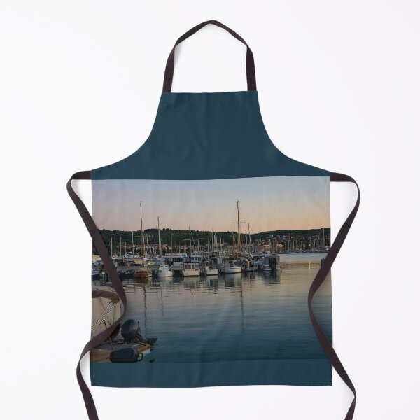 Aperçu de l'œuvre Crépuscule à Izola Waterfront, Slovénie créée et vendue par jojobob.