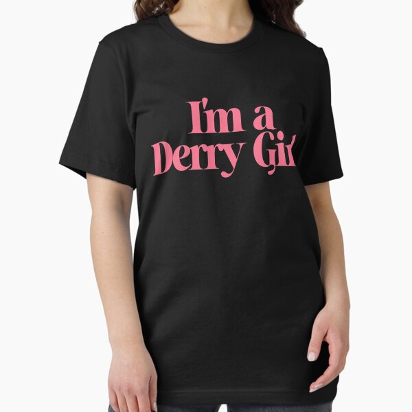 Vista previa del artículo con la obra «Idea de regalo Gran modelo Soy una chica de Derry Creme Más que increíble», diseñado y vendido por LuuPhan.