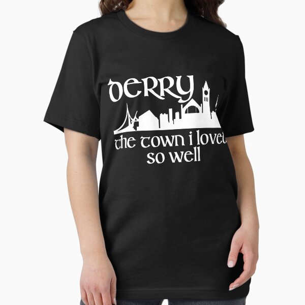 Vista previa del artículo con la obra «Regalos para hombres Derry City Ireland The Town I Loved So Well Graphic For Fan», diseñado y vendido por LuuPhan.
