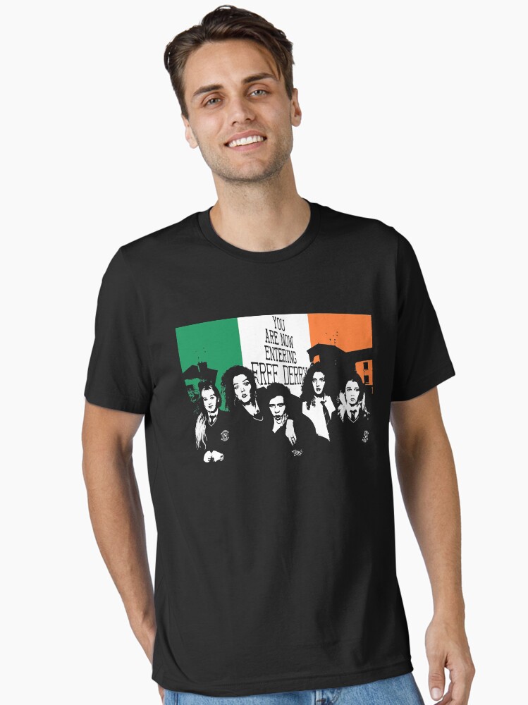 Imagen 1 de 7, Camiseta esencial con la obra Retro Vintage Hermosa modelo Derry Girls Music Vintage Retro, diseñada y vendida por LuuPhan.