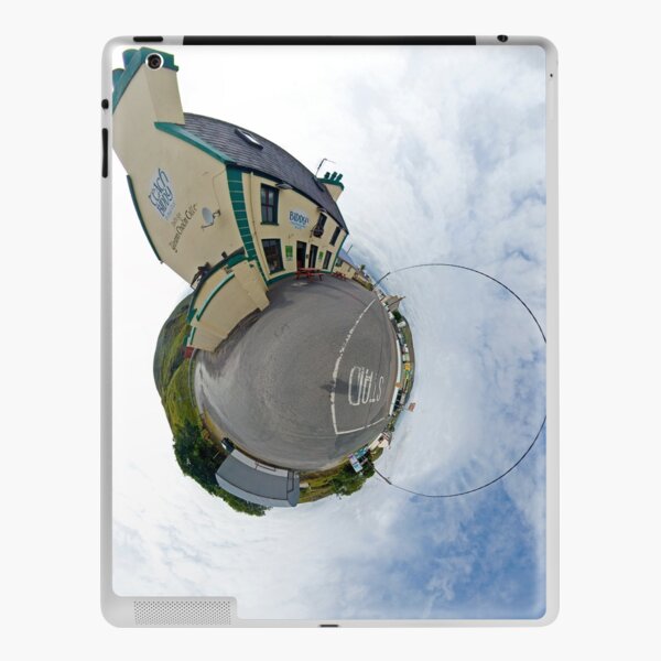 Biddy's House - the Crossroads Pub, Glencolmcille(Sky Out) iPad Skin