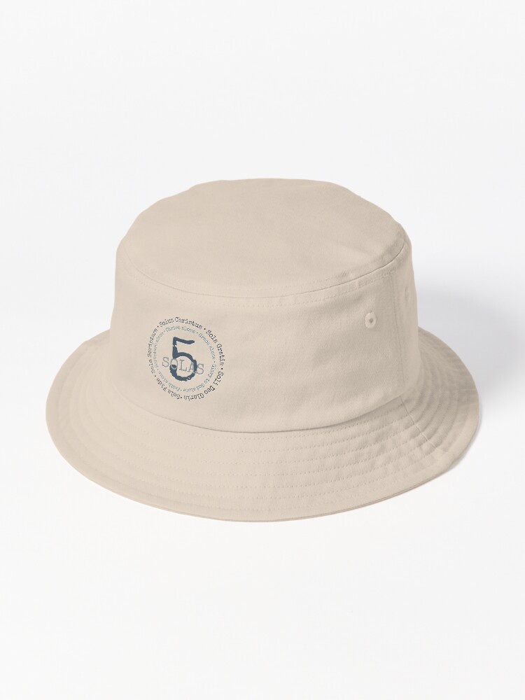 Imagen 1 de 6, Gorro de pescador con la obra Cinco Solas de la Reforma, diseñada y vendida por Alondra.