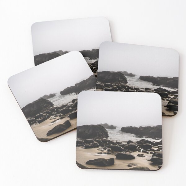 Aperçu de l'œuvre Roches brumeuses du bord de mer créée et vendue par Joey Doyle.