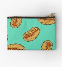 Hot dog sausage Fast food vector seamless pattern. Junk food on green Studio Pouch