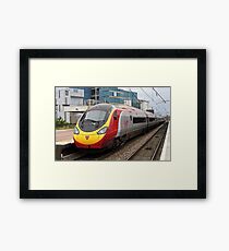 Virgin Züge Pendolino am Warrington Bank Quay Gerahmtes Wandbild