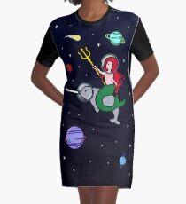 Meerjungfrau, die Narwhal im Raum reitet T-Shirt Kleid