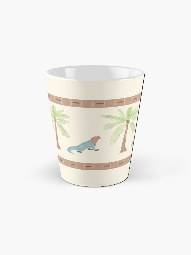 Imagen 2 de 4, Taza de café con la obra Iguana Dominicana con Palmera , diseñada y vendida por LilyHofmann.