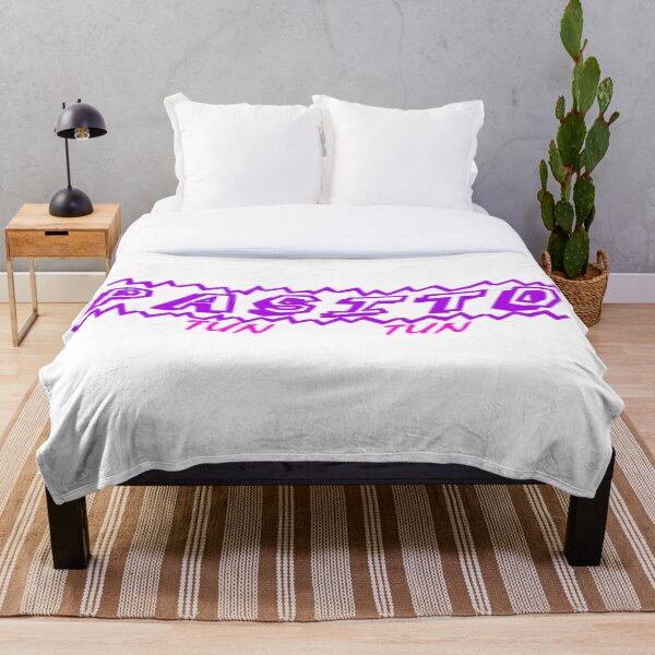 Aperçu de l'œuvre Autocollant Pasito Tun Tun T-shirt classique créée et vendue par CeylonBatik.