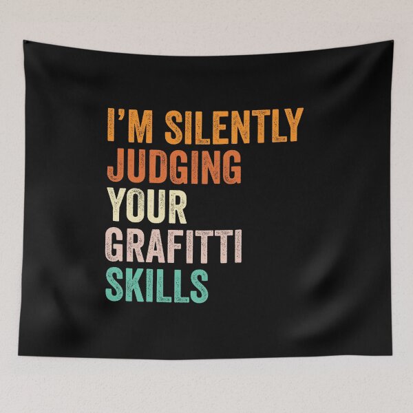 Artikelvorschau, T-Shirt „I'm Silently Judging Your Graffiti Skills“, lustige, coole Grafitti-Liebhaber, Herren und Damen, Mädchen, Geburtstag, Weihnachten, Geschenkidee entworfen und verkauft von xlnv.