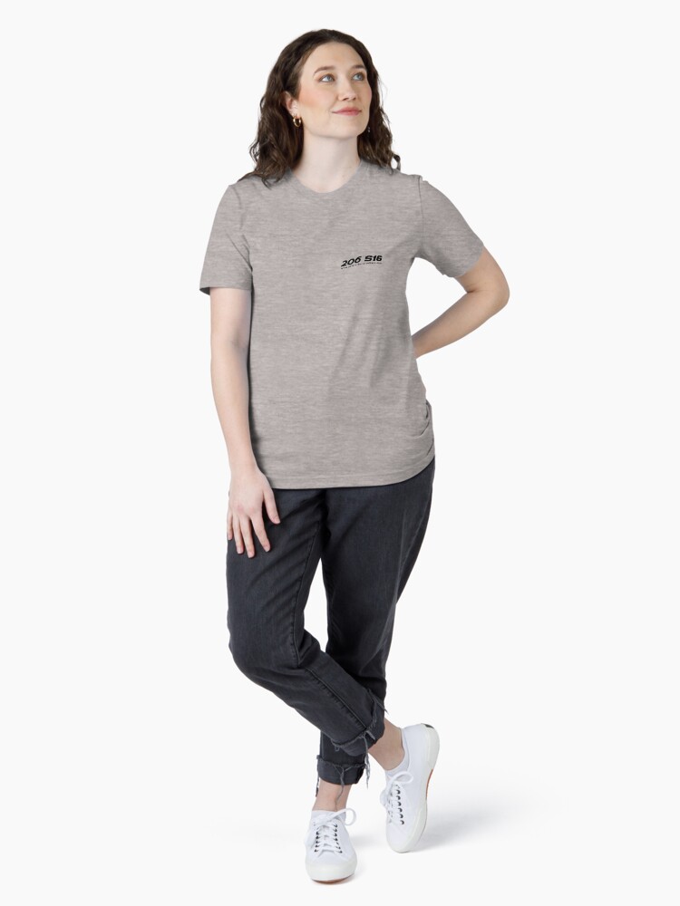 Aperçu 4 sur 7. T-shirt essentiel avec l'œuvre Peugeot 206 S16 - PDLV créée et vendue par LPDA69.