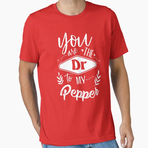 Vista previa del artículo con la obra «Usted es el Dr to my Pepper T-Shirt Funny Soft Drink Diet», diseñado y vendido por MeriemStore.