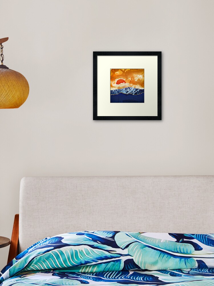 Aperçu 2 sur 7. Impression encadrée avec l'œuvre Crépuscule d'ambre créée et vendue par spacefrogdesign.