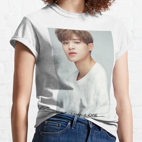 Lee Daehwi Classic T-Shirt